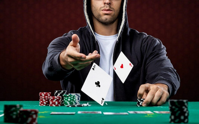 Một bộ bài Poker gồm 52 lá
